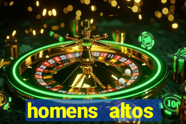homens altos sarados pelados